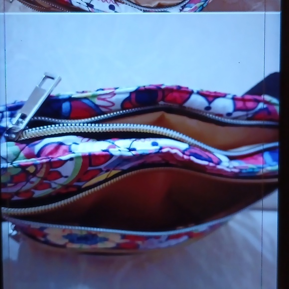 🚫‼️ SOLD 🚫‼️Viscose floral nylon small crossbody / fanny pack bag - Picture 5 of 5